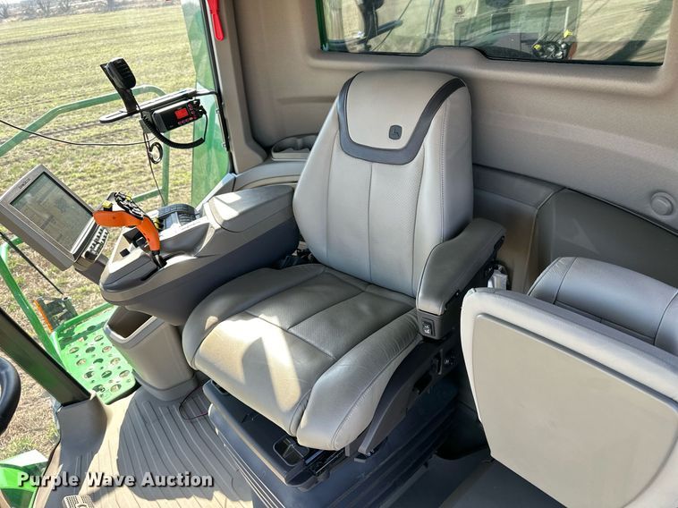 image for item DQ6723 2022 John Deere X9 1100 Signature Edition RWA combine