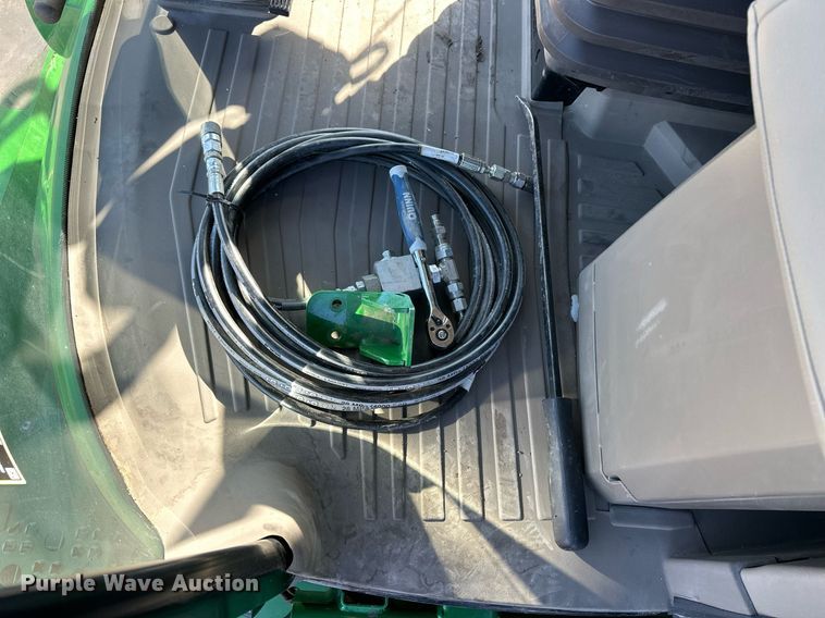 image for item DQ6723 2022 John Deere X9 1100 Signature Edition RWA combine