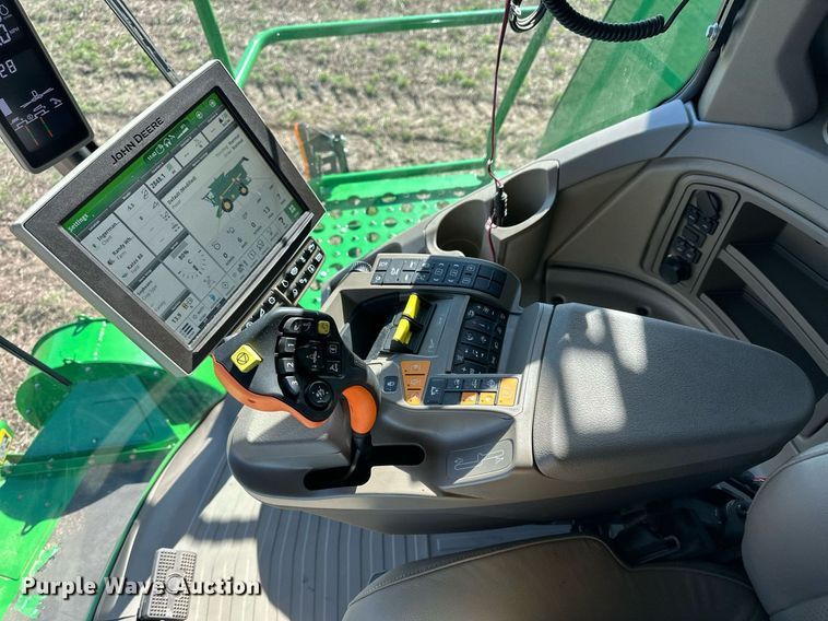 image for item DQ6723 2022 John Deere X9 1100 Signature Edition RWA combine