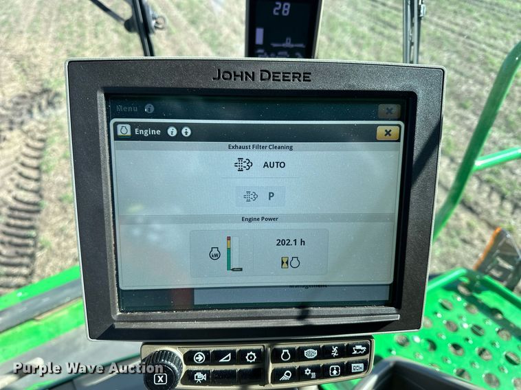 image for item DQ6723 2022 John Deere X9 1100 Signature Edition RWA combine
