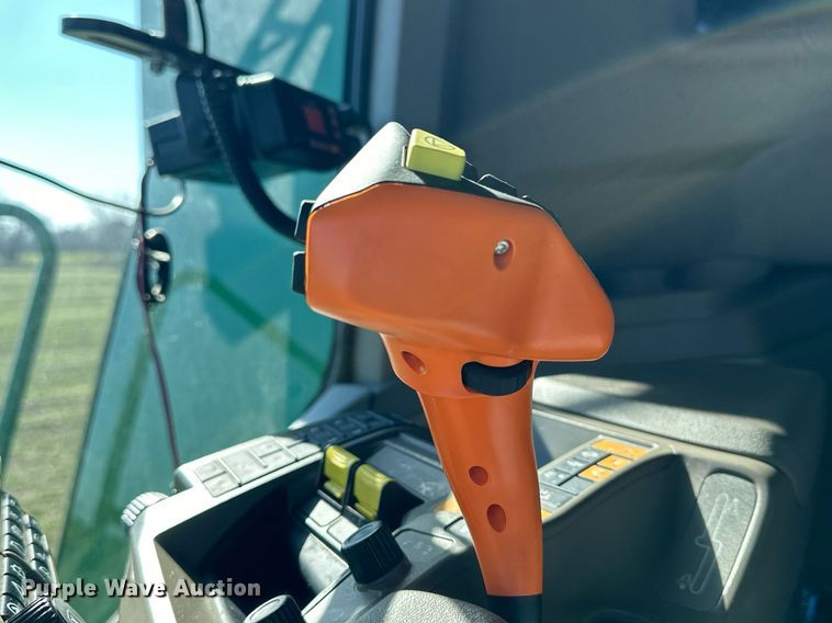 image for item DQ6723 2022 John Deere X9 1100 Signature Edition RWA combine