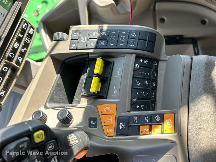 image for item DQ6723 2022 John Deere X9 1100 Signature Edition RWA combine