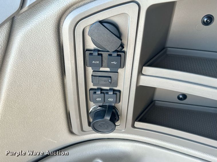 image for item DQ6723 2022 John Deere X9 1100 Signature Edition RWA combine