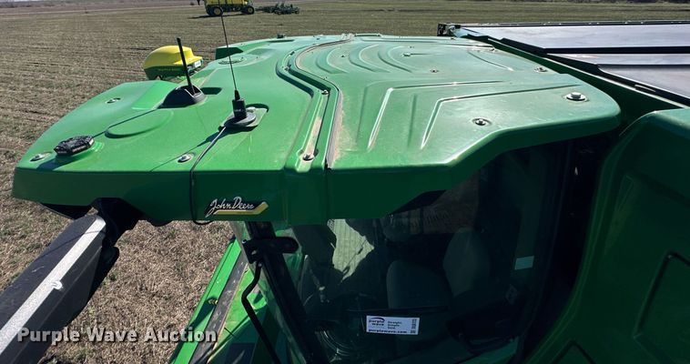 image for item DQ6723 2022 John Deere X9 1100 Signature Edition RWA combine