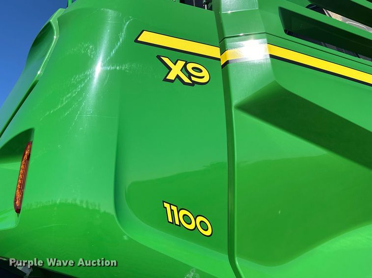 image for item DQ6723 2022 John Deere X9 1100 Signature Edition RWA combine
