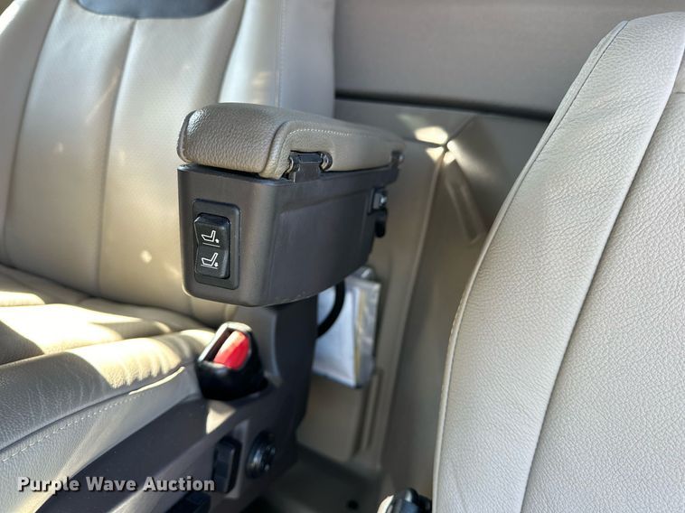 image for item DQ6723 2022 John Deere X9 1100 Signature Edition RWA combine