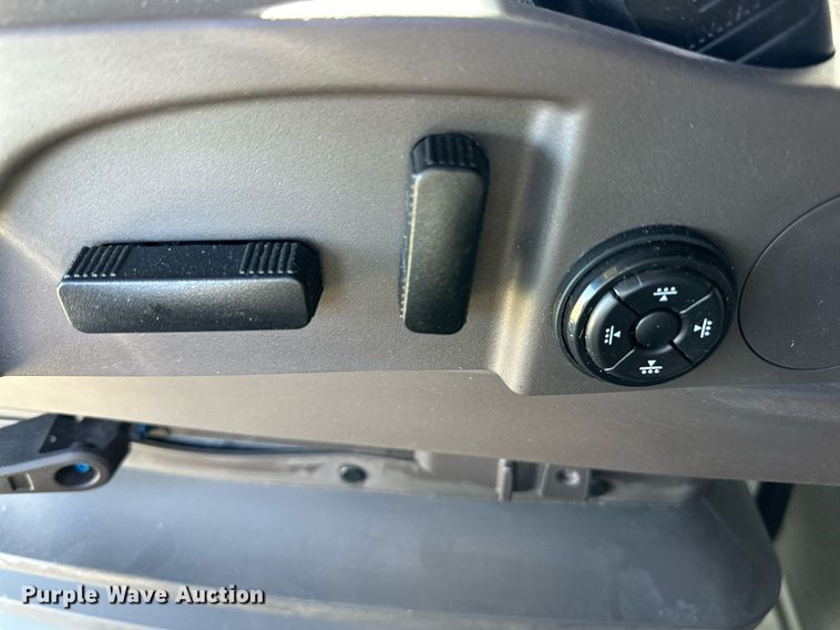 image for item DQ6723 2022 John Deere X9 1100 Signature Edition RWA combine