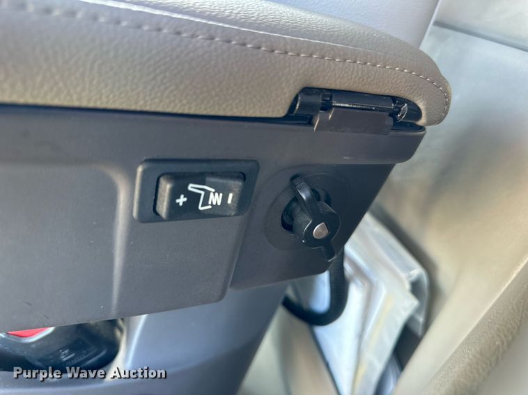 image for item DQ6723 2022 John Deere X9 1100 Signature Edition RWA combine