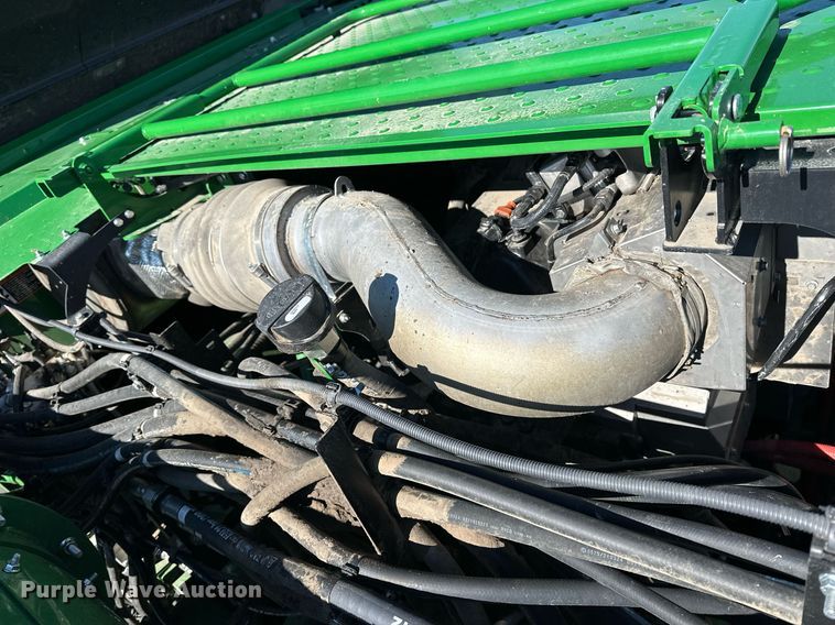 image for item DQ6723 2022 John Deere X9 1100 Signature Edition RWA combine