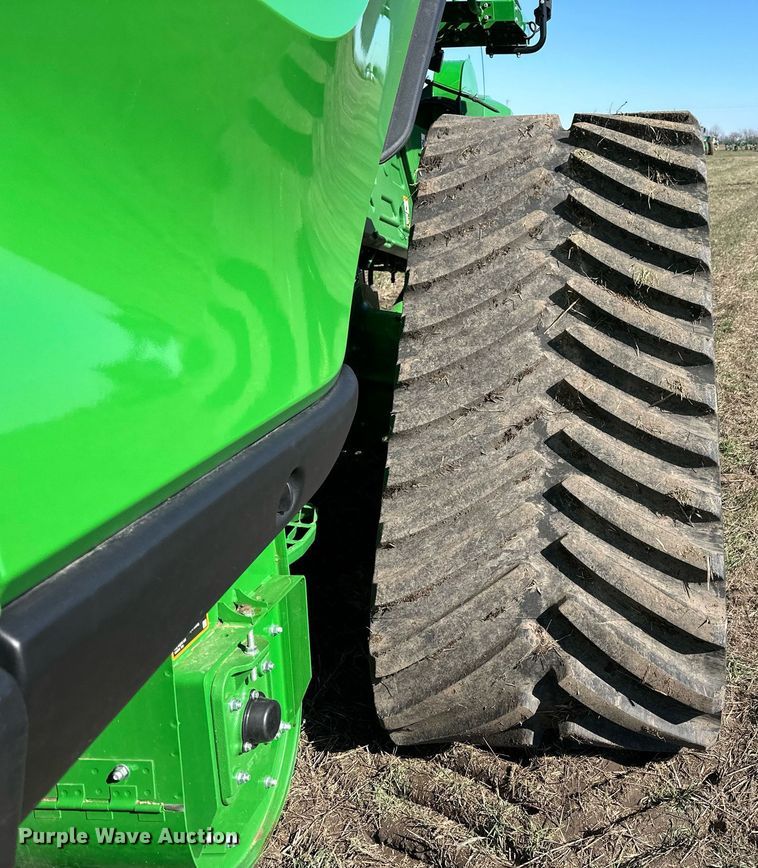 image for item DQ6723 2022 John Deere X9 1100 Signature Edition RWA combine