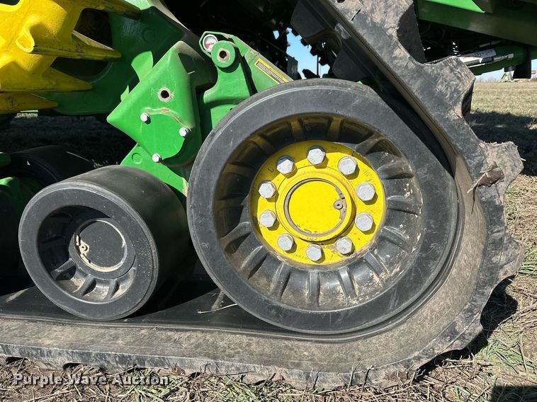 image for item DQ6723 2022 John Deere X9 1100 Signature Edition RWA combine