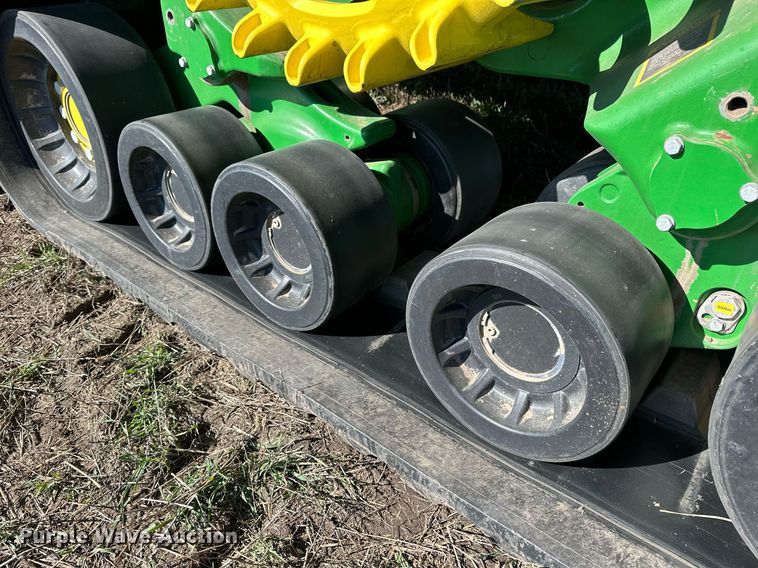 image for item DQ6723 2022 John Deere X9 1100 Signature Edition RWA combine