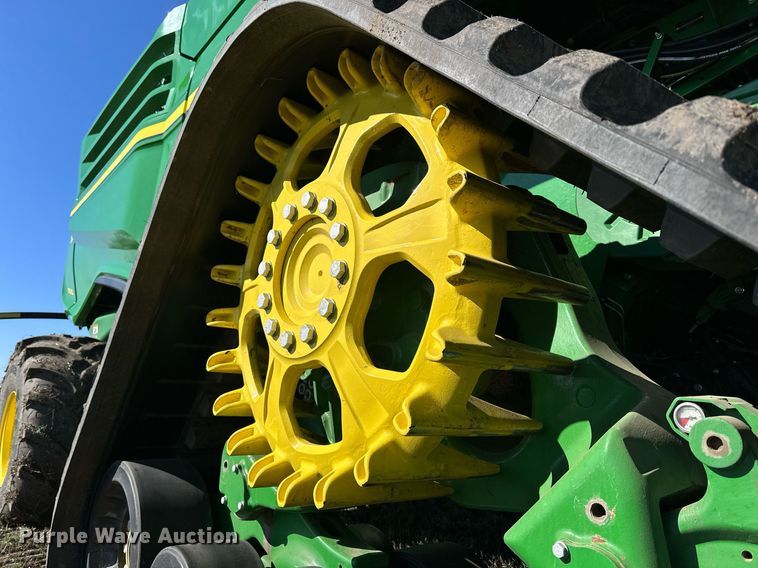 image for item DQ6723 2022 John Deere X9 1100 Signature Edition RWA combine