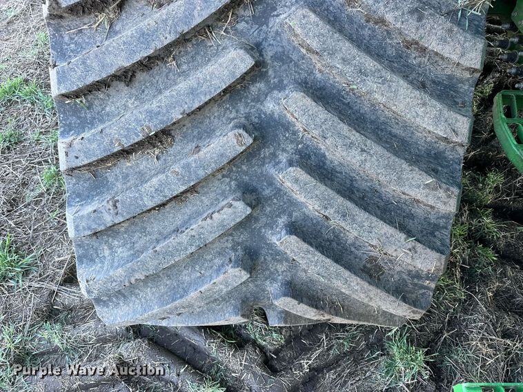 image for item DQ6723 2022 John Deere X9 1100 Signature Edition RWA combine