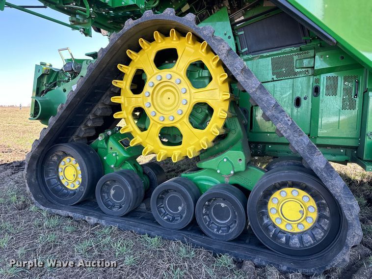 image for item DQ6723 2022 John Deere X9 1100 Signature Edition RWA combine