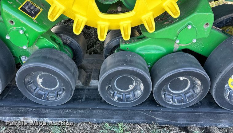 image for item DQ6723 2022 John Deere X9 1100 Signature Edition RWA combine