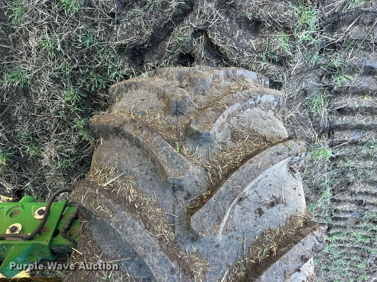 image for item DQ6723 2022 John Deere X9 1100 Signature Edition RWA combine