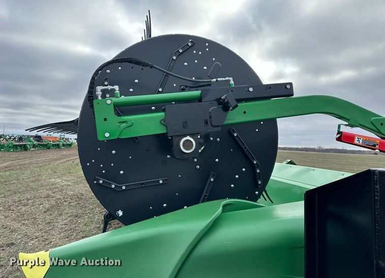 image for item DQ6724 2022 John Deere HD50F flex draper head