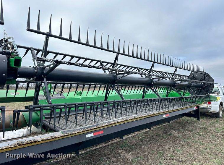 image for item DQ6724 2022 John Deere HD50F flex draper head