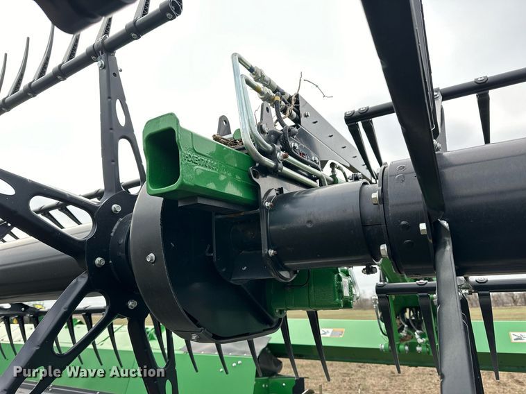 image for item DQ6724 2022 John Deere HD50F flex draper head