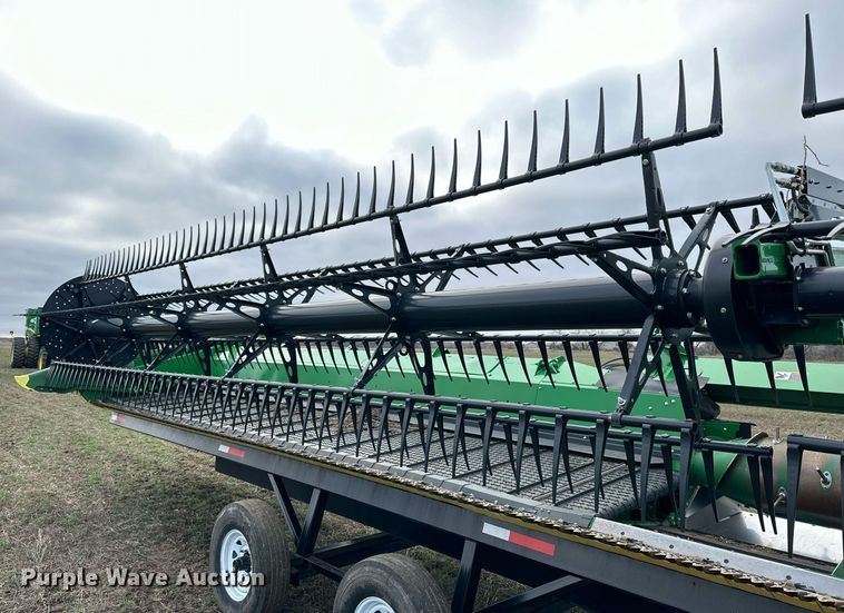 image for item DQ6724 2022 John Deere HD50F flex draper head