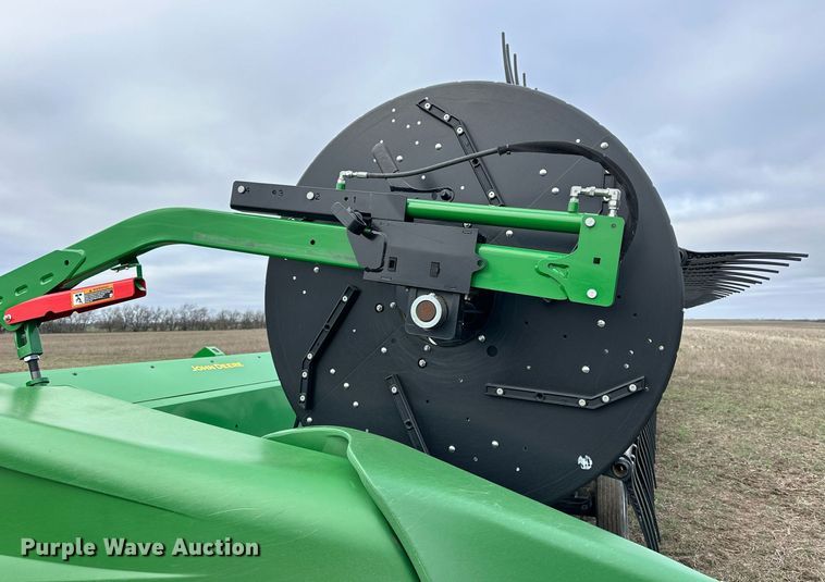image for item DQ6724 2022 John Deere HD50F flex draper head