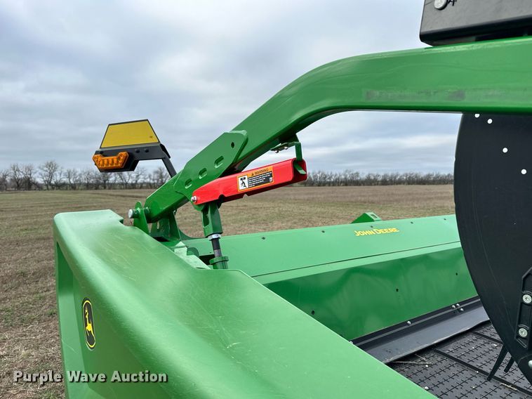 image for item DQ6724 2022 John Deere HD50F flex draper head