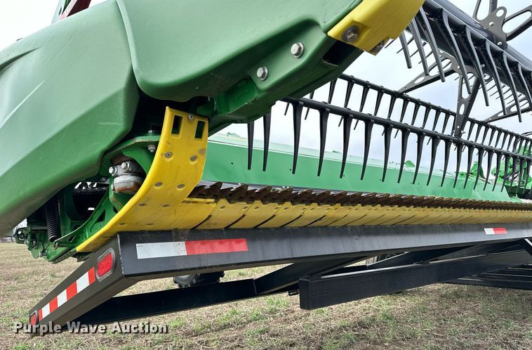 image for item DQ6724 2022 John Deere HD50F flex draper head