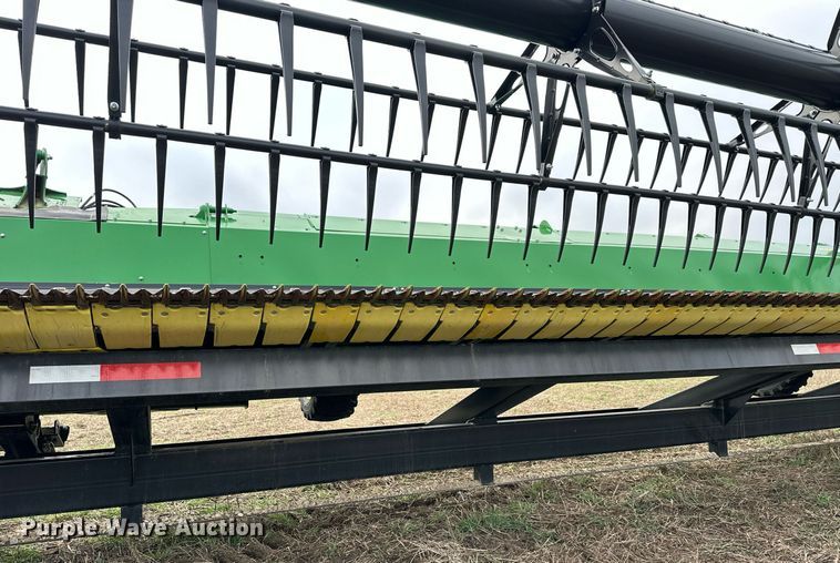 image for item DQ6724 2022 John Deere HD50F flex draper head