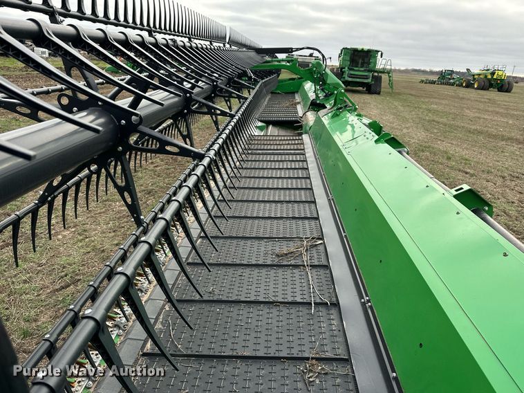 image for item DQ6724 2022 John Deere HD50F flex draper head