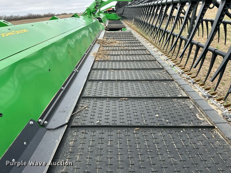 image for item DQ6724 2022 John Deere HD50F flex draper head