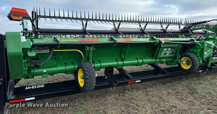 image for item DQ6724 2022 John Deere HD50F flex draper head