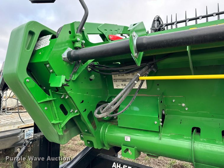 image for item DQ6724 2022 John Deere HD50F flex draper head