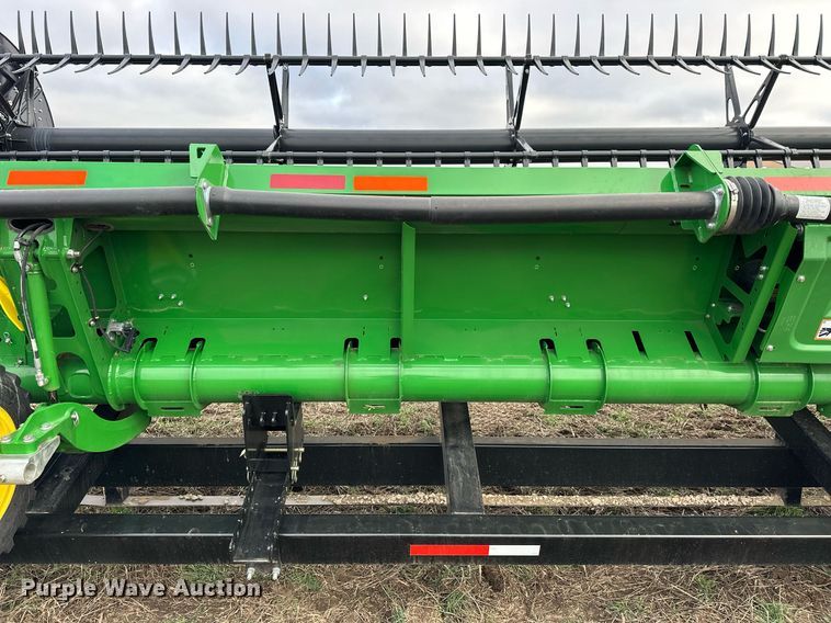 image for item DQ6724 2022 John Deere HD50F flex draper head