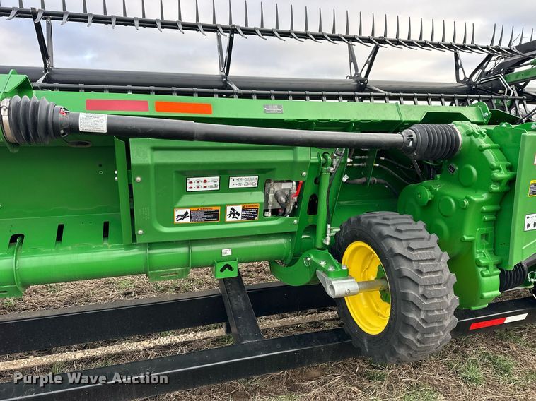 image for item DQ6724 2022 John Deere HD50F flex draper head