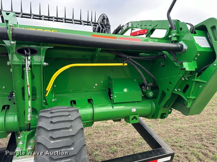 image for item DQ6724 2022 John Deere HD50F flex draper head