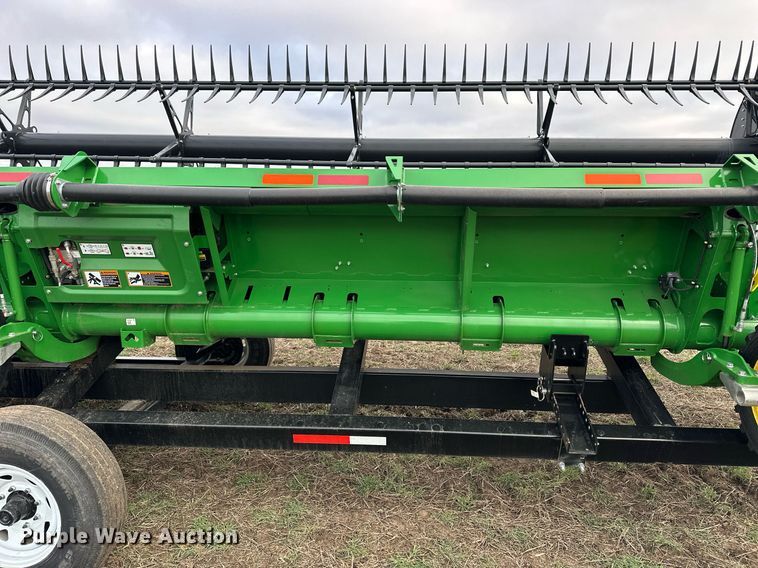 image for item DQ6724 2022 John Deere HD50F flex draper head