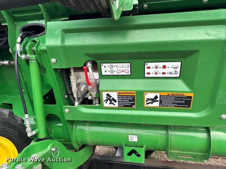 image for item DQ6724 2022 John Deere HD50F flex draper head