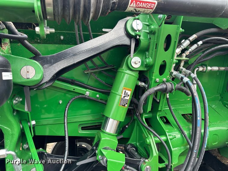image for item DQ6724 2022 John Deere HD50F flex draper head