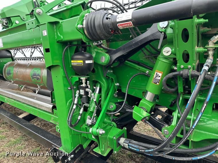 image for item DQ6724 2022 John Deere HD50F flex draper head