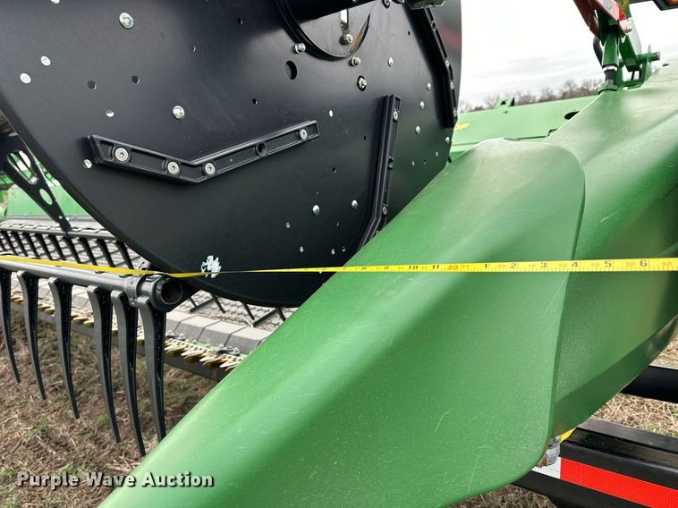 image for item DQ6724 2022 John Deere HD50F flex draper head