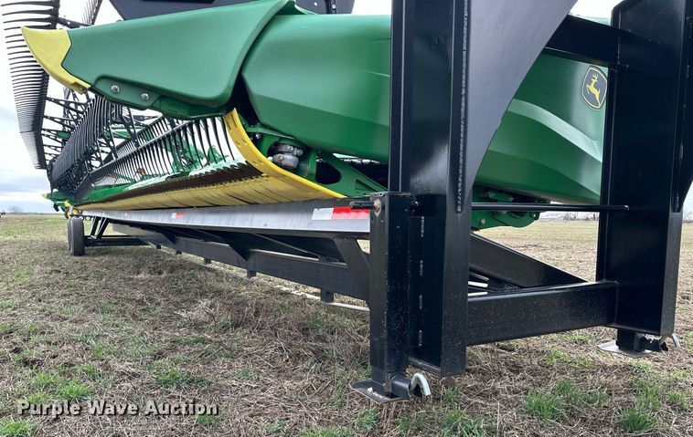 image for item DQ6724 2022 John Deere HD50F flex draper head