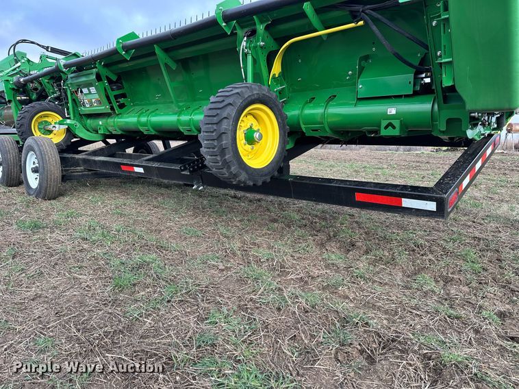 image for item DQ6724 2022 John Deere HD50F flex draper head