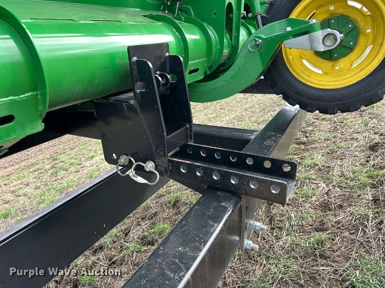 image for item DQ6724 2022 John Deere HD50F flex draper head