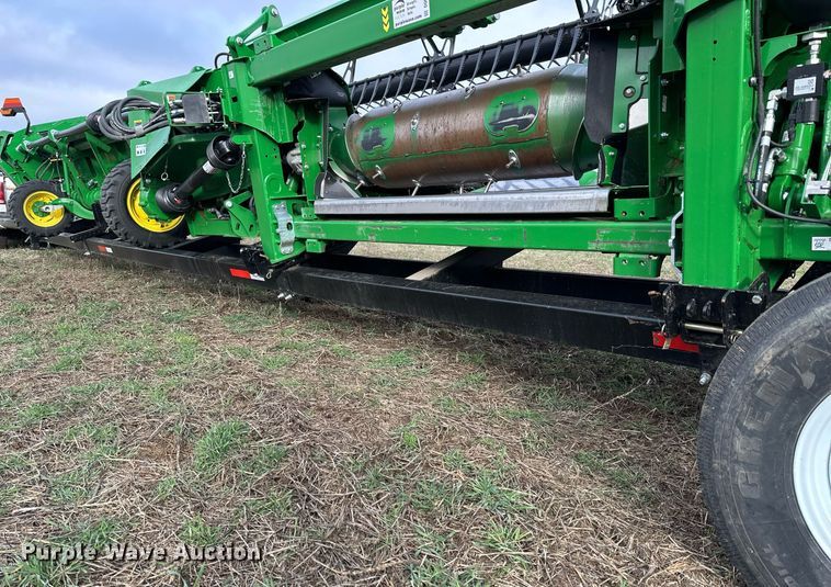 image for item DQ6724 2022 John Deere HD50F flex draper head