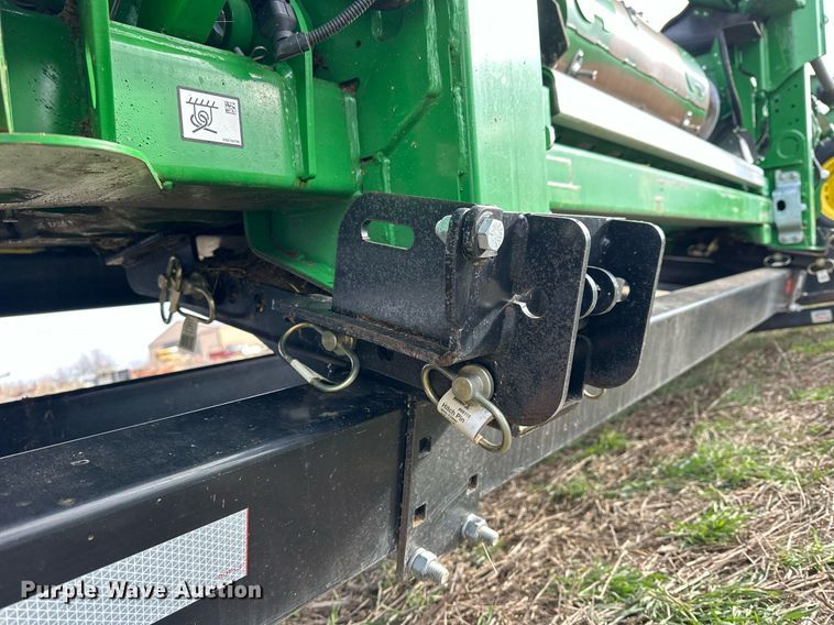image for item DQ6724 2022 John Deere HD50F flex draper head