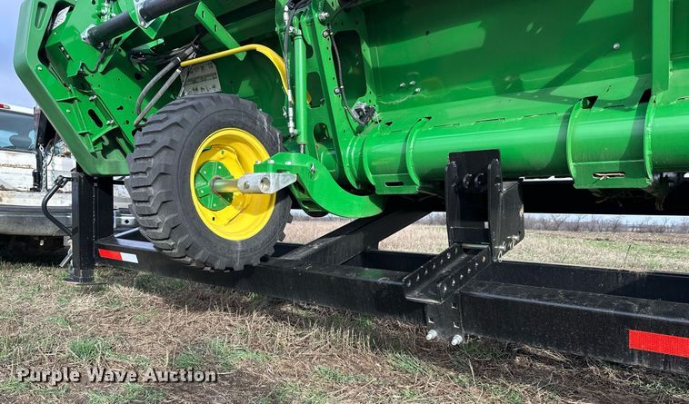 image for item DQ6724 2022 John Deere HD50F flex draper head