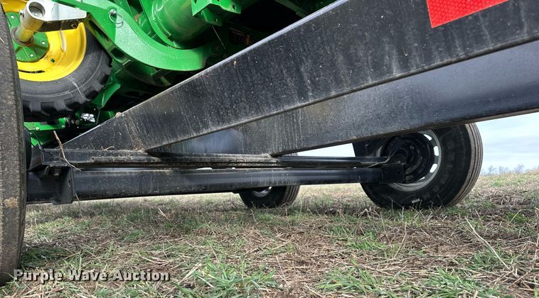 image for item DQ6724 2022 John Deere HD50F flex draper head