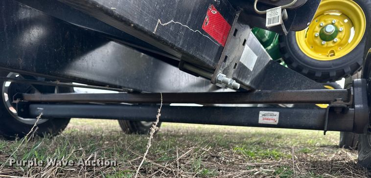 image for item DQ6724 2022 John Deere HD50F flex draper head