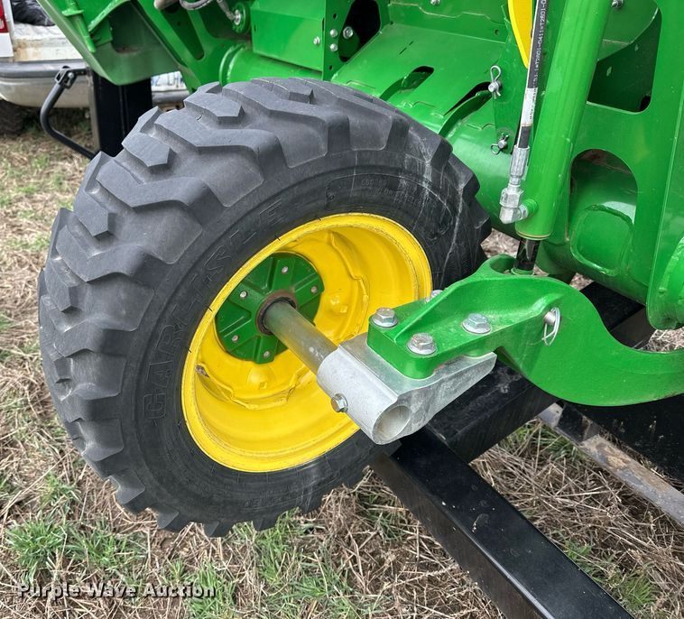 image for item DQ6724 2022 John Deere HD50F flex draper head